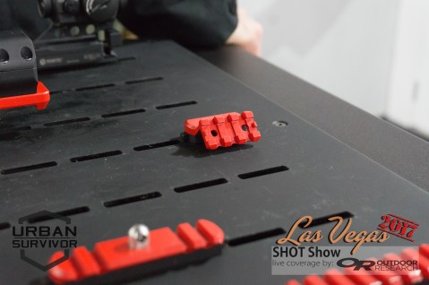 shotshow2017_kineticdevelopmentgroup-45-optic-light-mount